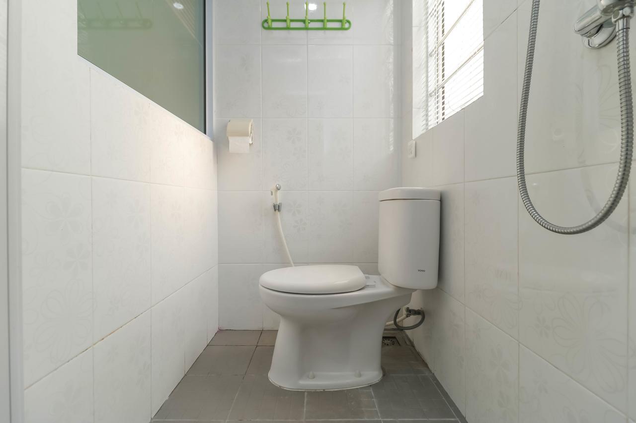 فندق Reddoorz Near Nagoya Hill Batam المظهر الخارجي الصورة