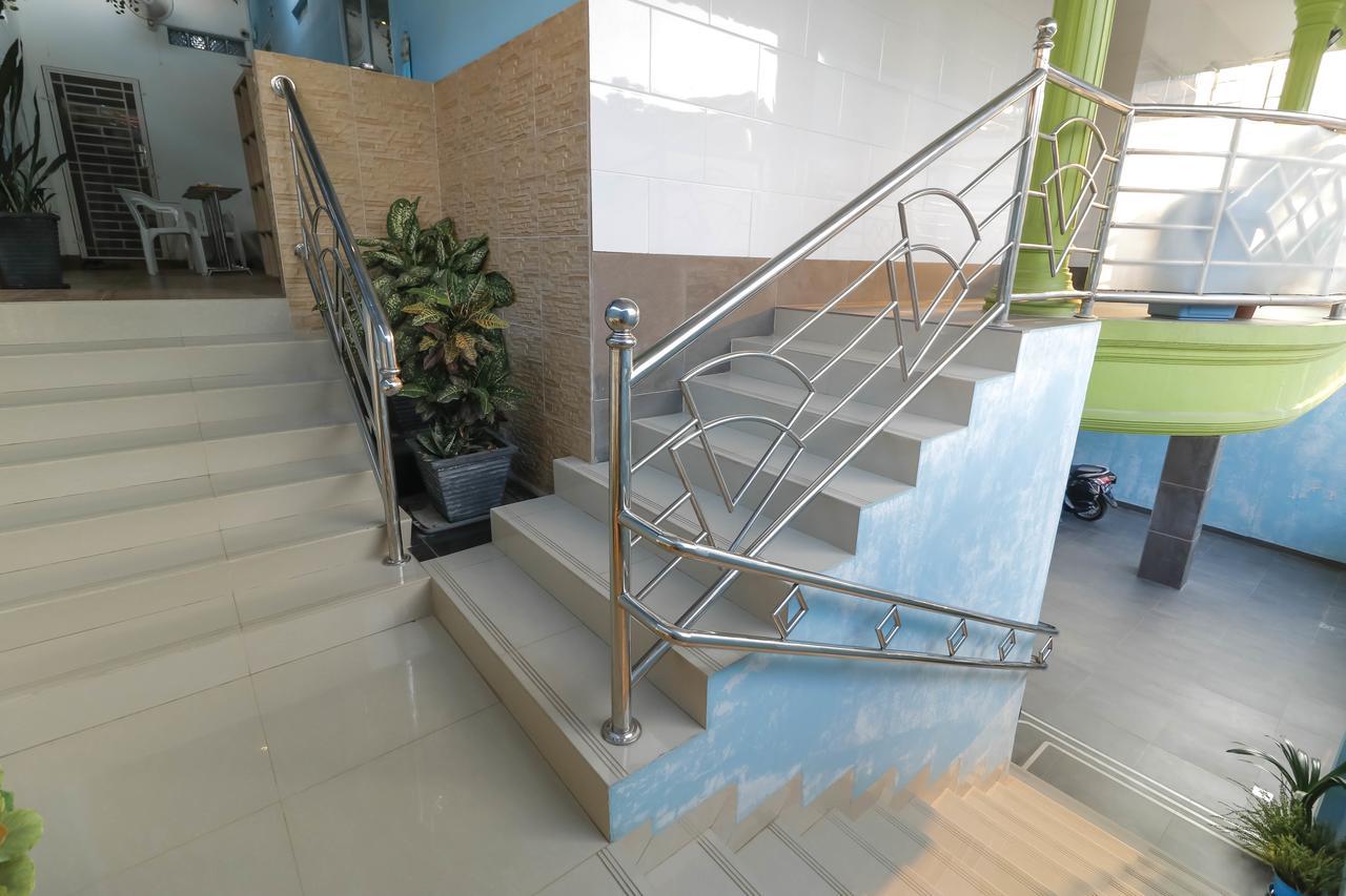 فندق Reddoorz Near Nagoya Hill Batam المظهر الخارجي الصورة